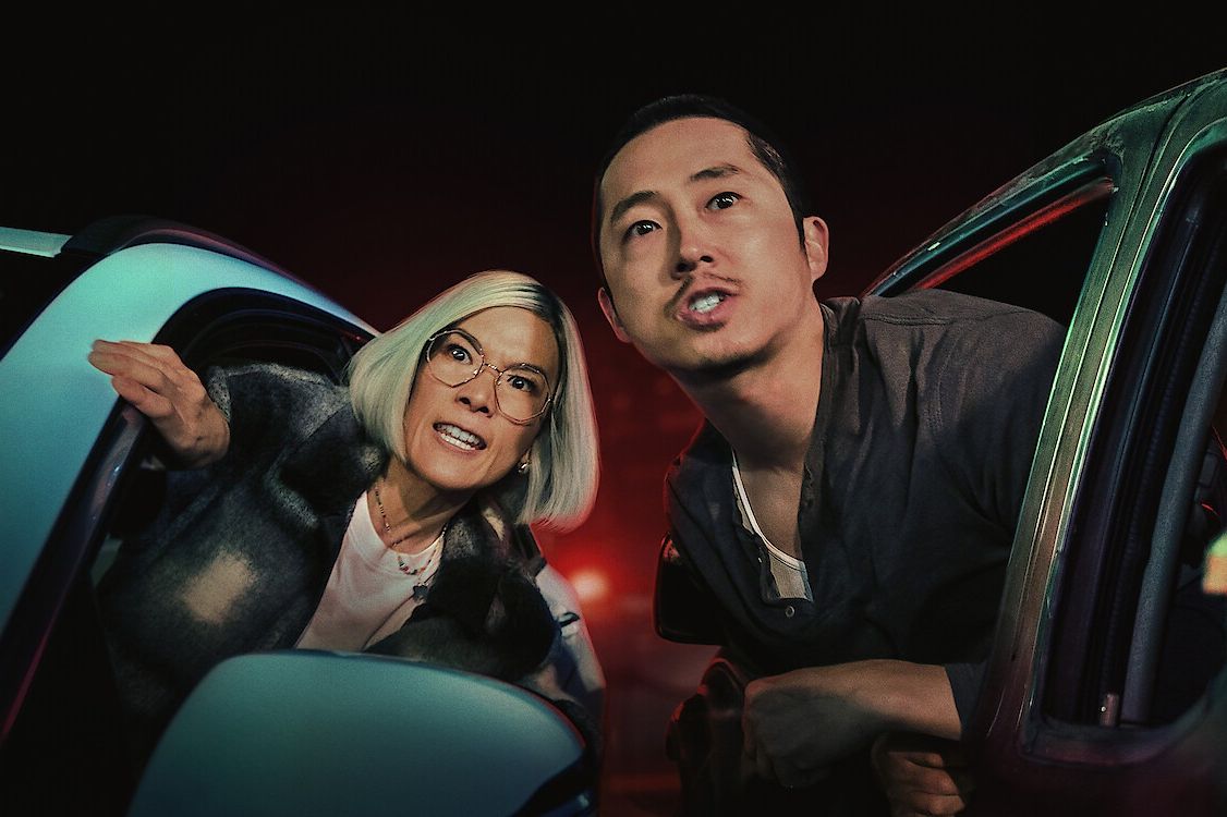 'Beef' lead stars Ali Wong and Steven Yeun with poking their bodies outside of their car windows.